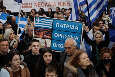 Milhares De Pessoas Protestam Em Atenas Contra Nova Lei Que Permite O