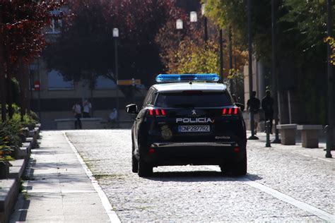 La Policía Nacional detiene a un hombre por obtener imágenes de mujeres