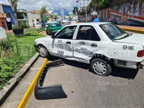 Aparatoso Accidente Deja Da Os Materiales En Av Insurgentes Y Veracruz