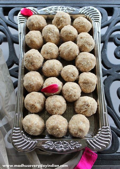 Wheat Flour And Nuts Ladoo Aata Ladoo Aata Aur Gur Ka Ladoo