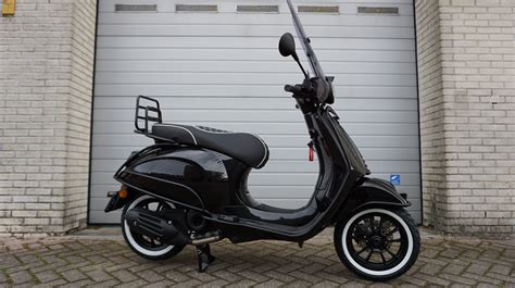 Vespa Primavera Special Euro 5 Black Edition Den Haag Wassenaar