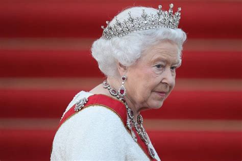 Rainha Elizabeth II completa 66 anos no trono britânico | Exame