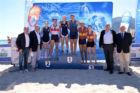 Canottaggio Da Spiaggia Al Trofeo Filippi Pioggia Di Medaglie Per Gli