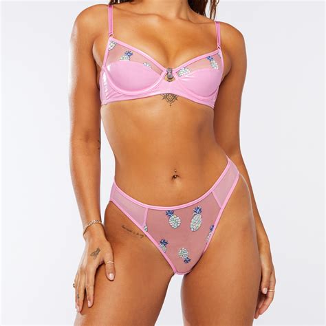 Christina Milian Sets Pulses Racing In Sexy Pink Lingerie Set From Rihanna S Savage X Fenty