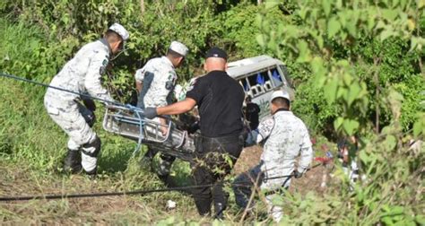 Autobús cae a barranco en Nayarit deja 17 fallecidos y 22 heridos