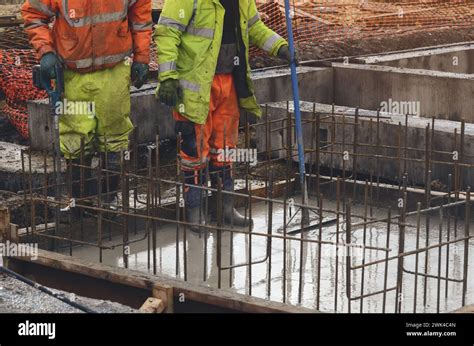 Concrete Cast In Place Work Builder Level Wet Concrete Concrete Works