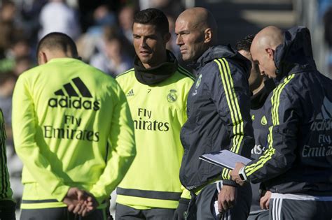 Das erste Training von Zinédine Zidane als Real Trainer