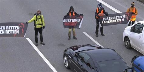 Berlin Klima Aktivisten Blockieren Rettungseinsatz