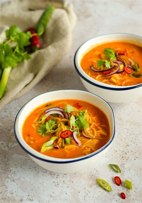 Pikantna zupa curry z makaronem ryżowym Healthy tastes good by Lila