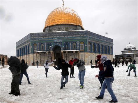 incredible-pictures-of-snow-covered-jerusalem.jpg