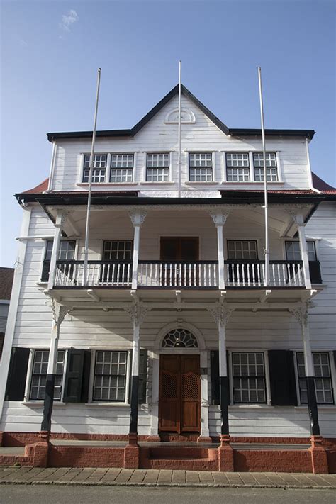 Foto van Ministry of Finance building on Independence Square | Paramaribo Architecture | Suriname