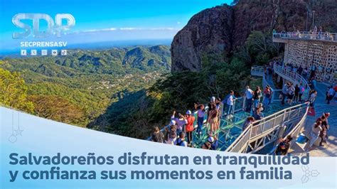 Turistas salvadoreños y extranjeros disfrutan del Parque Natural Puerta