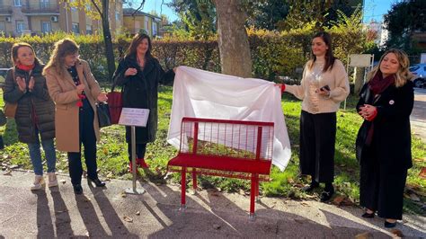 Inaugurata La Panchina Rossa Al Ramazzini Donata Dal Reparto Di