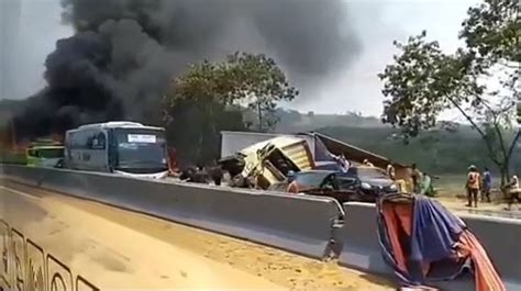 21 Mobil Tabrakan Beruntun Di Tol Cipularang Polisi Sebut Banyak Faktor