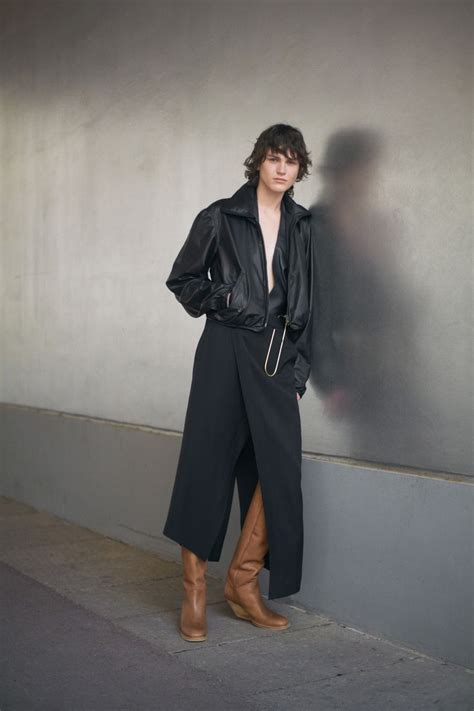 Petar Petrov - Resort 2024 https://www.vogue.com/fashion-shows/resort ...