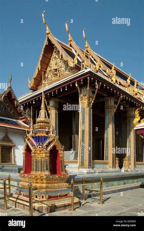 Thai palace, bangkok Stock Photo - Alamy