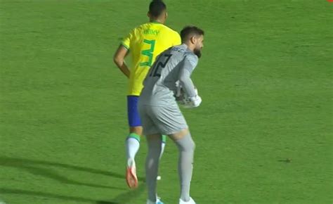 Goleiro De Sele O Tem Que Chegar Nessa Bola Matheus Cunha Abusa Da