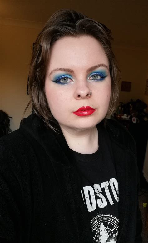 I Know It S Advised Not To Mix Blue Eyeshadow And Red Lips But It S