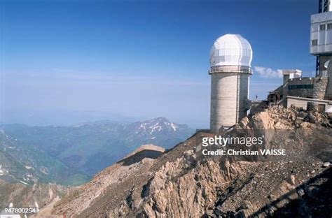observatoire du pic du midi   premium high res pictures