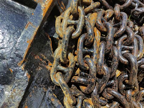 Rows Of Old Rusty Ship Anchor Chain Links Close Up 14012336 Stock