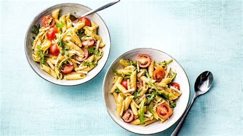 Pasta Pesto Met Kip En Tomaat Recept Allerhande Albert Heijn