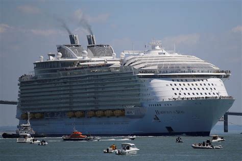 Ship Photos Of The Day The Largest Cruise Ship Ever Harmony Of The