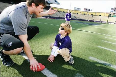 Huskies quarterback Jake Locker