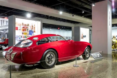 Los Angeles Rundtur Av Petersen Automotive Museum Och Valv Getyourguide