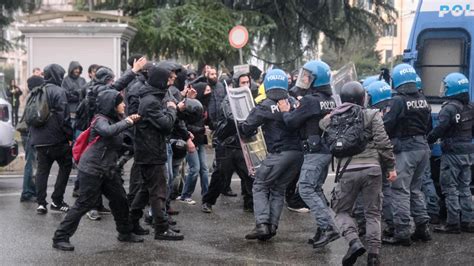 Roma Scontri Tra Manifestanti E Polizia Al Corteo Per Ilaria Salis