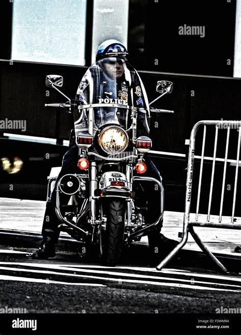 New York Cop Stock Photo Alamy