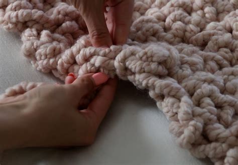 Finger Crochet Blanket Tutorial - No crochet knowledge needed ...