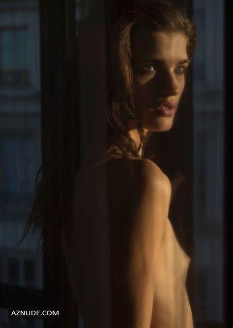 JULIA VAN OS Nude AZNude