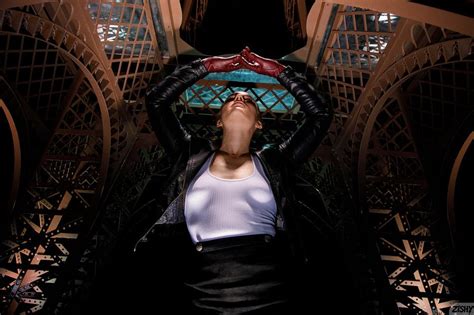 Gorgeous Babe Wearing Red Leather Gloves 8 Photos