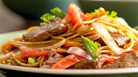 UN DELICIOSO TALLARIN SALTADO MUY FACIL DE PREPARAR Sabores del Perú