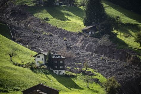 Swiss Village Clear Up Begins After More Landslides Swi Swissinfo Ch