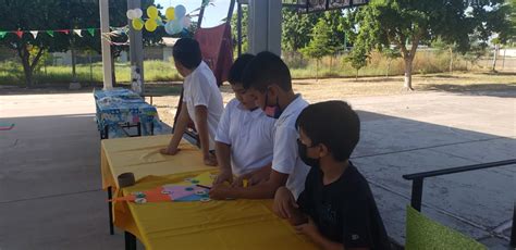 Celebran primer feria de matemáticas en la escuela Hermanos Flores