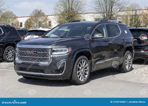 Gmc Acadia Denali Suv Display At A Dealership Gmc Offers The Acadia In