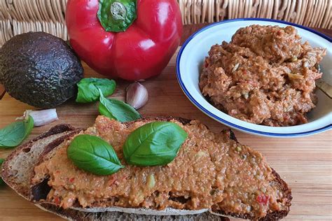 Würziger Veganer Brotaufstrich Aus Gerösteten Sonnenblumenkernen