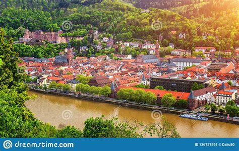 La Ciudad De Heidelberg Con El Puente Viejo Famoso Y Heidelberg Se