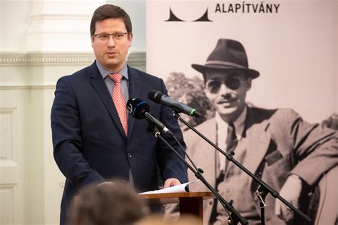 Guly S Gergely Habsburg Ott Lete Az Emberi Nagys G P Ld Ja Vasarnap Hu