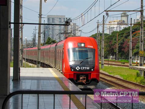 Trem da Série 8500 chegando na estação Barra Funda Jean Carlos