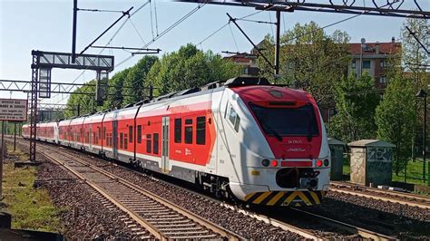 Treni In Transito In Arrivo E In Partenza Nelle Stazioni Di Caronno