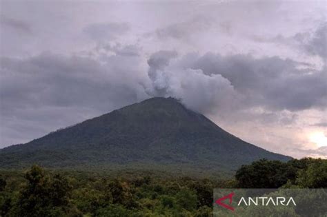 Badan Geologi Aktivitas Erupsi Gunung Ile Lewotolok Masih Tinggi