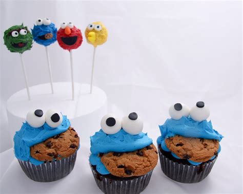 The Crimson Cake Blog Cookie Monster Cupcakes And Sesame St Brownie Pops