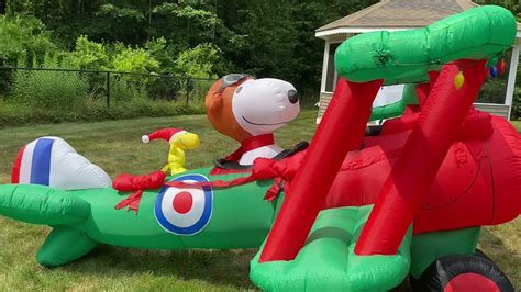 Review Gemmy 2017 Animated Snoopy Plane Inflatable Youtube