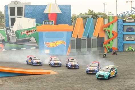 Hot Wheels Epic Show Beto Carrero World