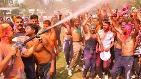 Holi 2023 Crime News Playing Holi With Women Take Care Of These Things