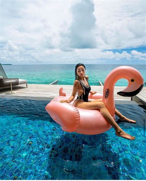 Cận cảnh thân hình nóng bỏng của hot girl ăn chơi số Sài thành ở tuổi