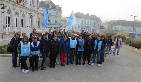 Montval sur Loir Des agents municipaux en grève Le Mans maville