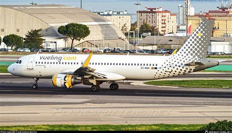 EC MAN Vueling Airbus A320 214 WL Photo by José António Martins ID